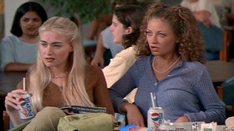 Portia de Rossi and Rebecca Gayheart in Scream 2